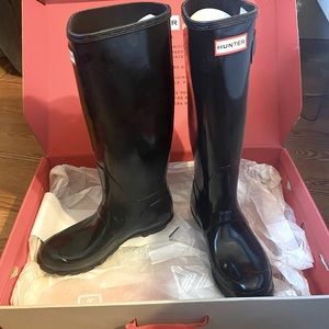 Never worn knee high Hunter rain boots.